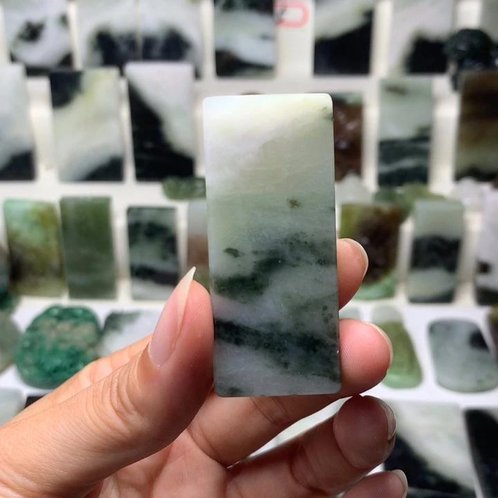 独山玉未镶嵌颈饰