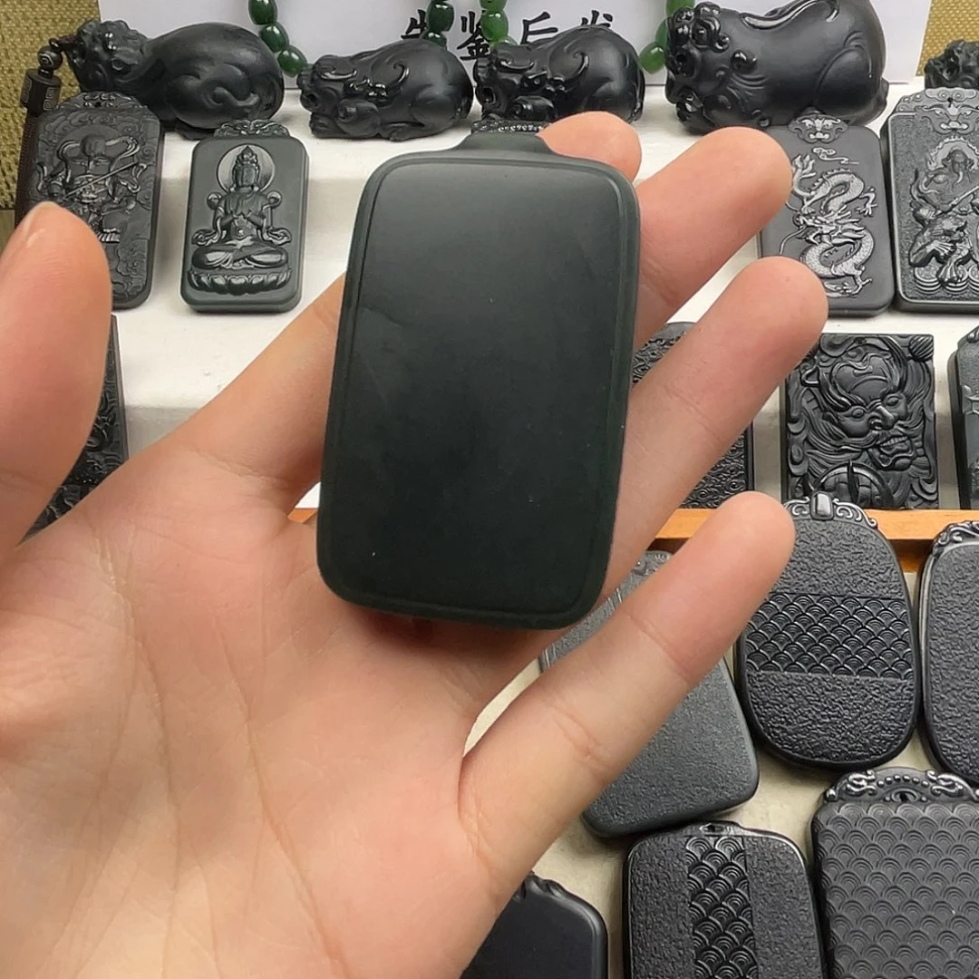 听***说和田玉未镶嵌颈饰