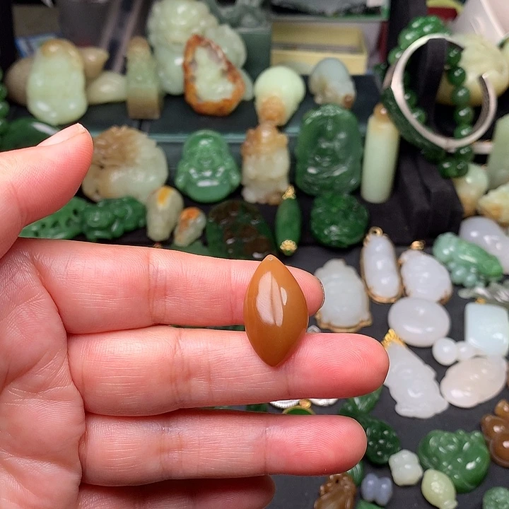 用***7颈饰未镶嵌和田玉