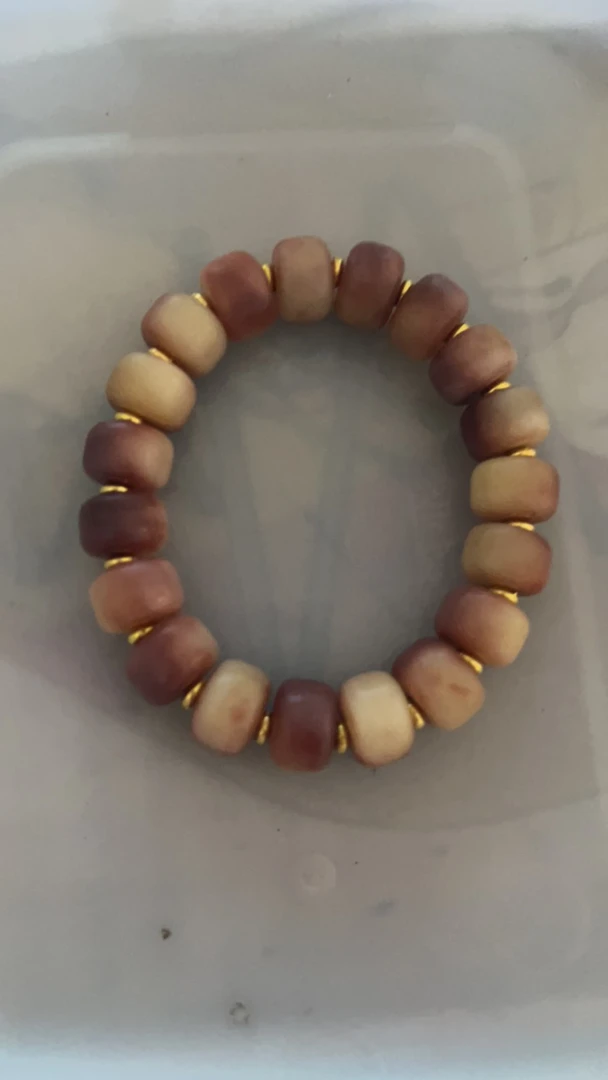 Q02特色手工艺制品。