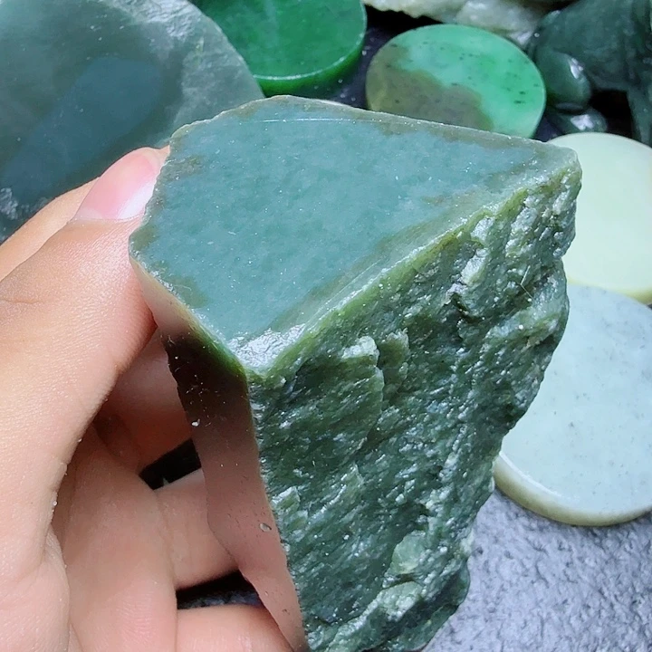 和田玉（糖玉）未镶嵌珠宝奇石