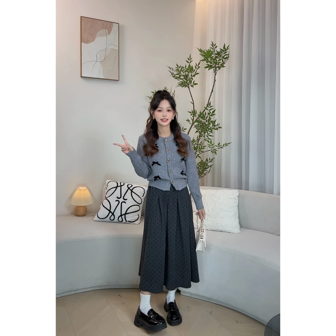 2025小个子小香风气质显瘦蝴蝶结毛衣开衫波点半身裙套装QF1003