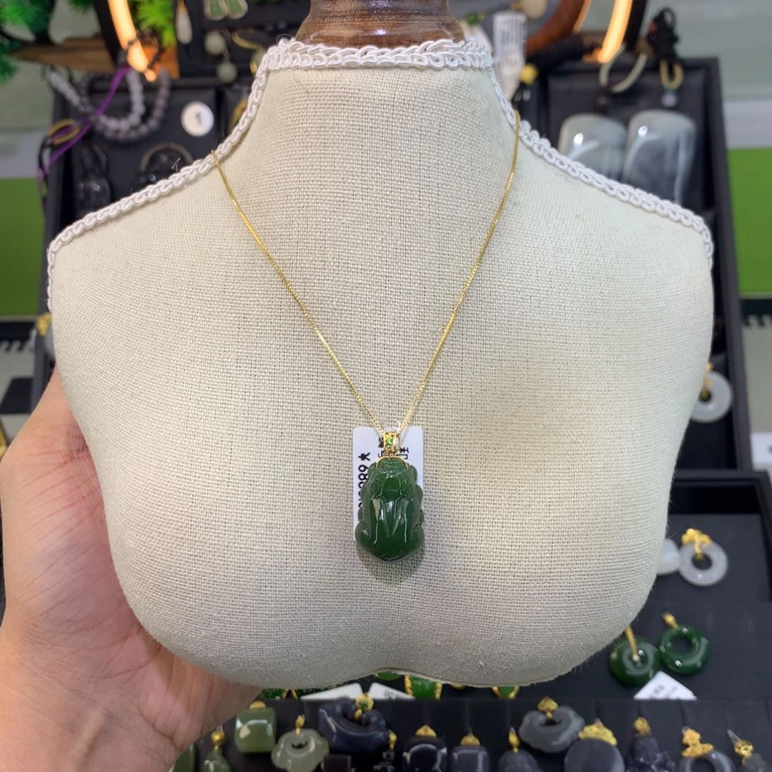 和田玉18K金镶嵌吊坠(赠链)