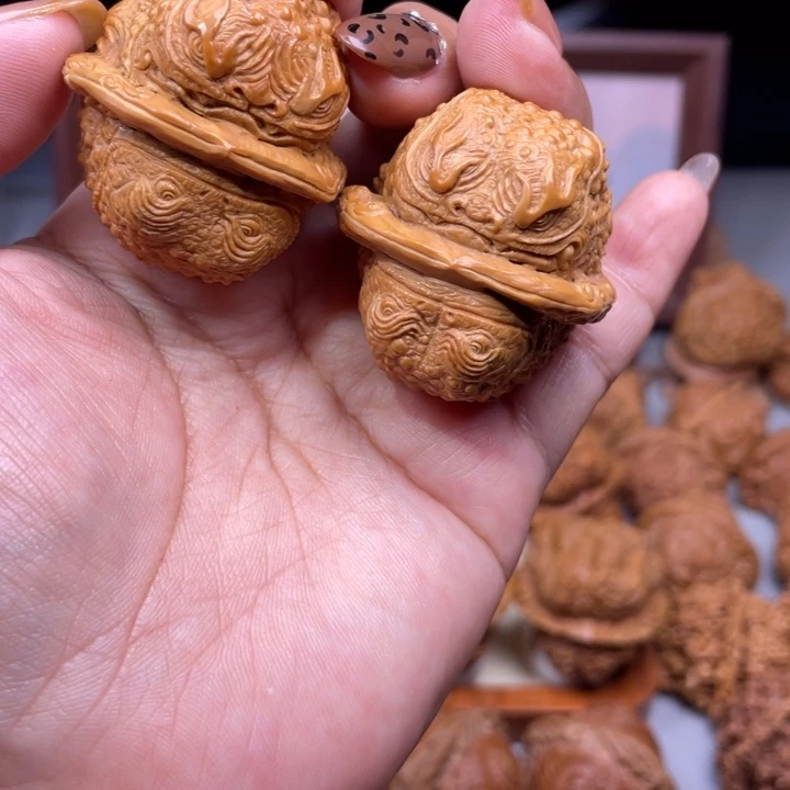 吊坠文玩核桃蛤蟆头雕刻的金蟾