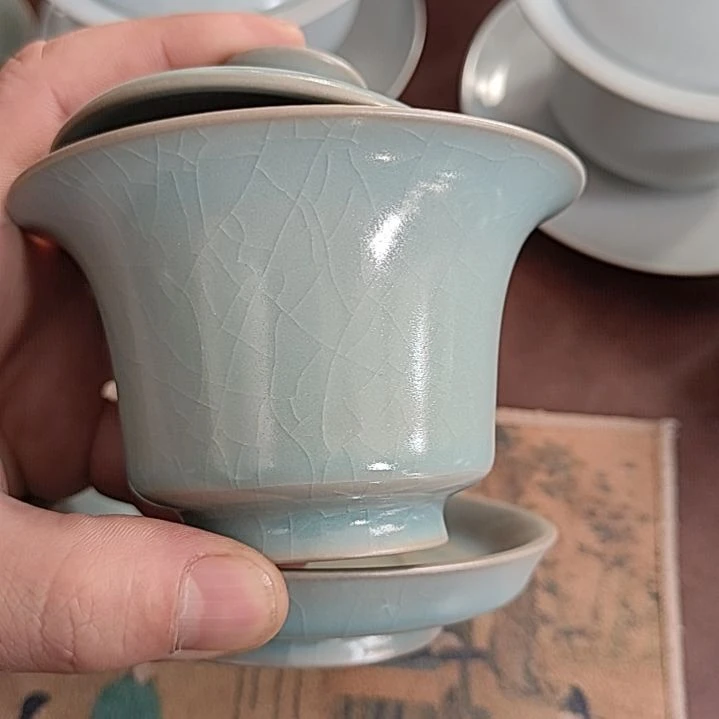 杯子天青釉 撇足马蹄盖碗