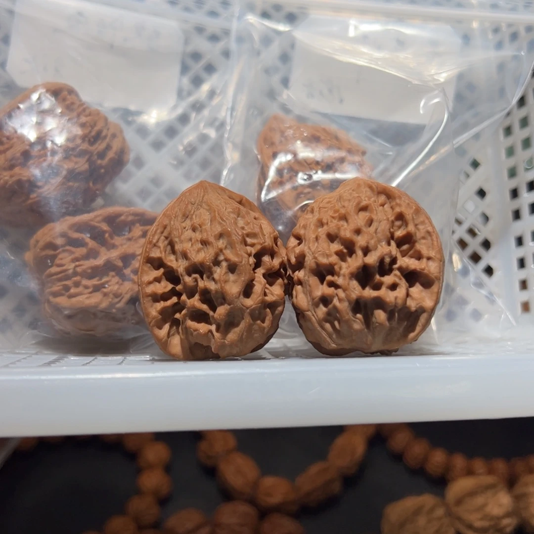 文玩核桃把件山****。欧阳锋，洪七公，黄老邪