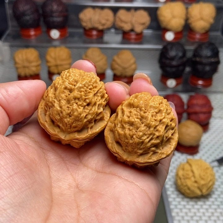 文玩核桃把件火焰绣球40