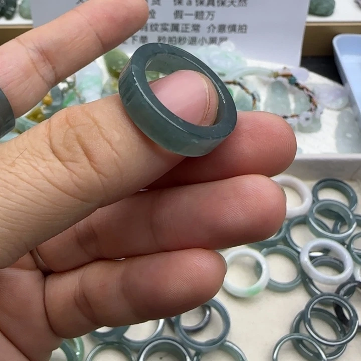 白***姐翡翠未镶嵌手链14圈口