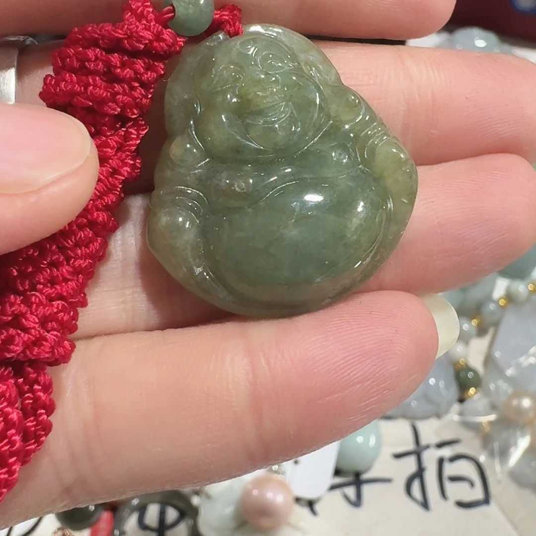 翡翠未镶嵌颈饰佛公
