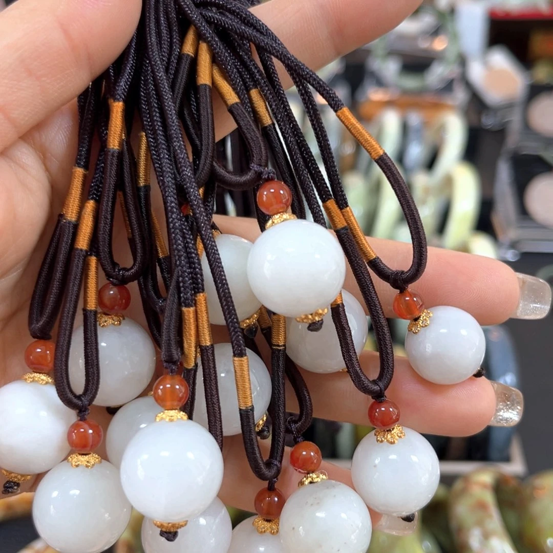 蛇纹石玉未镶嵌颈饰有裂