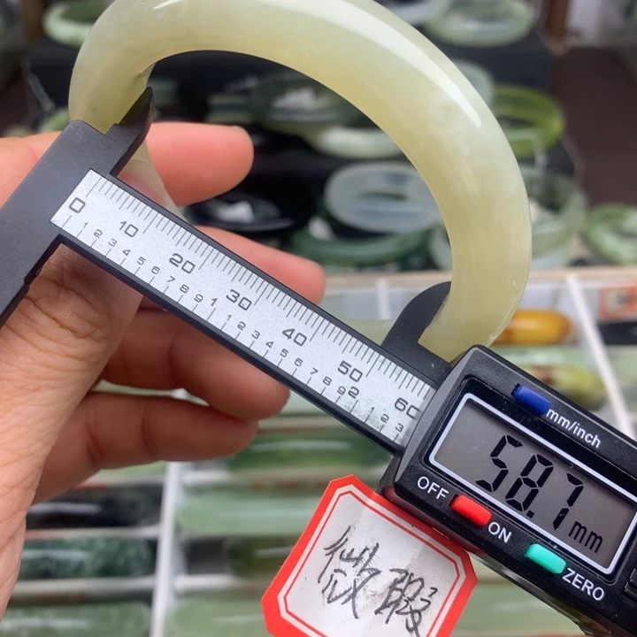 蛇纹石玉未镶嵌手镯523