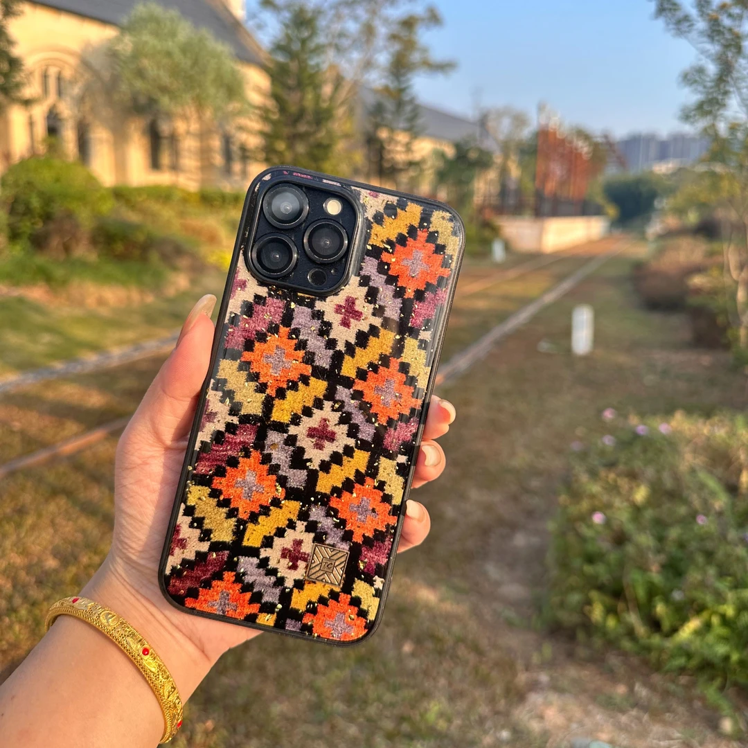适用于苹果高端奢华手机壳iPhone11-16系列阿联酋毛毡欧式壳壳
