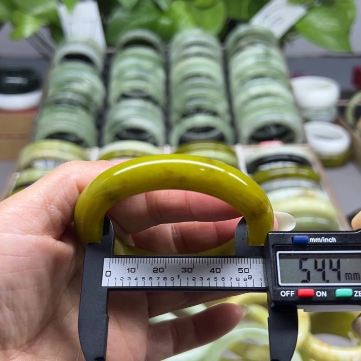 蛇纹石玉未镶嵌手镯32