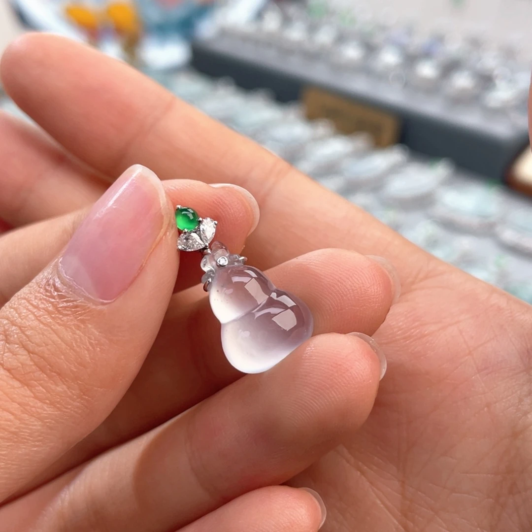 颈饰18K金镶嵌翡翠