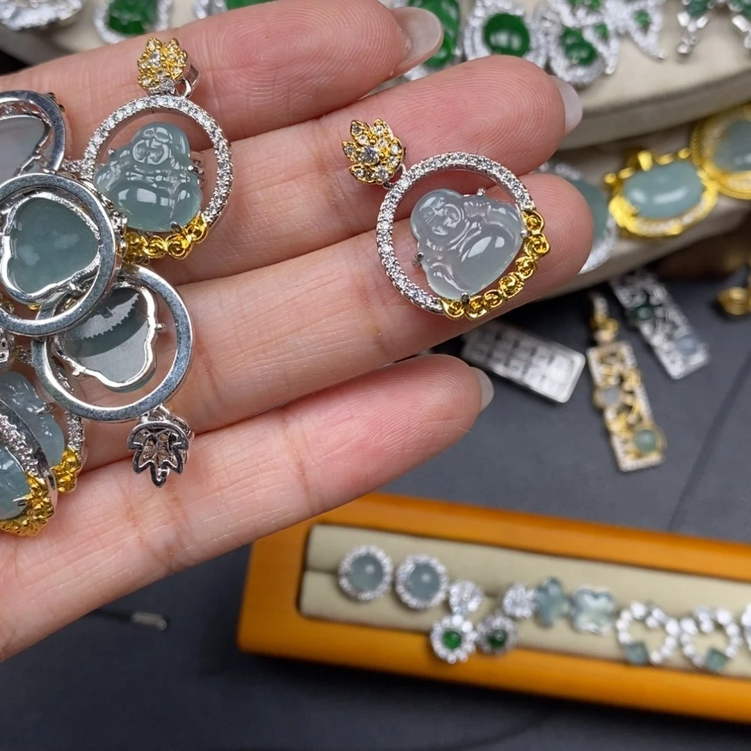 翡翠颈饰未镶嵌翡翠