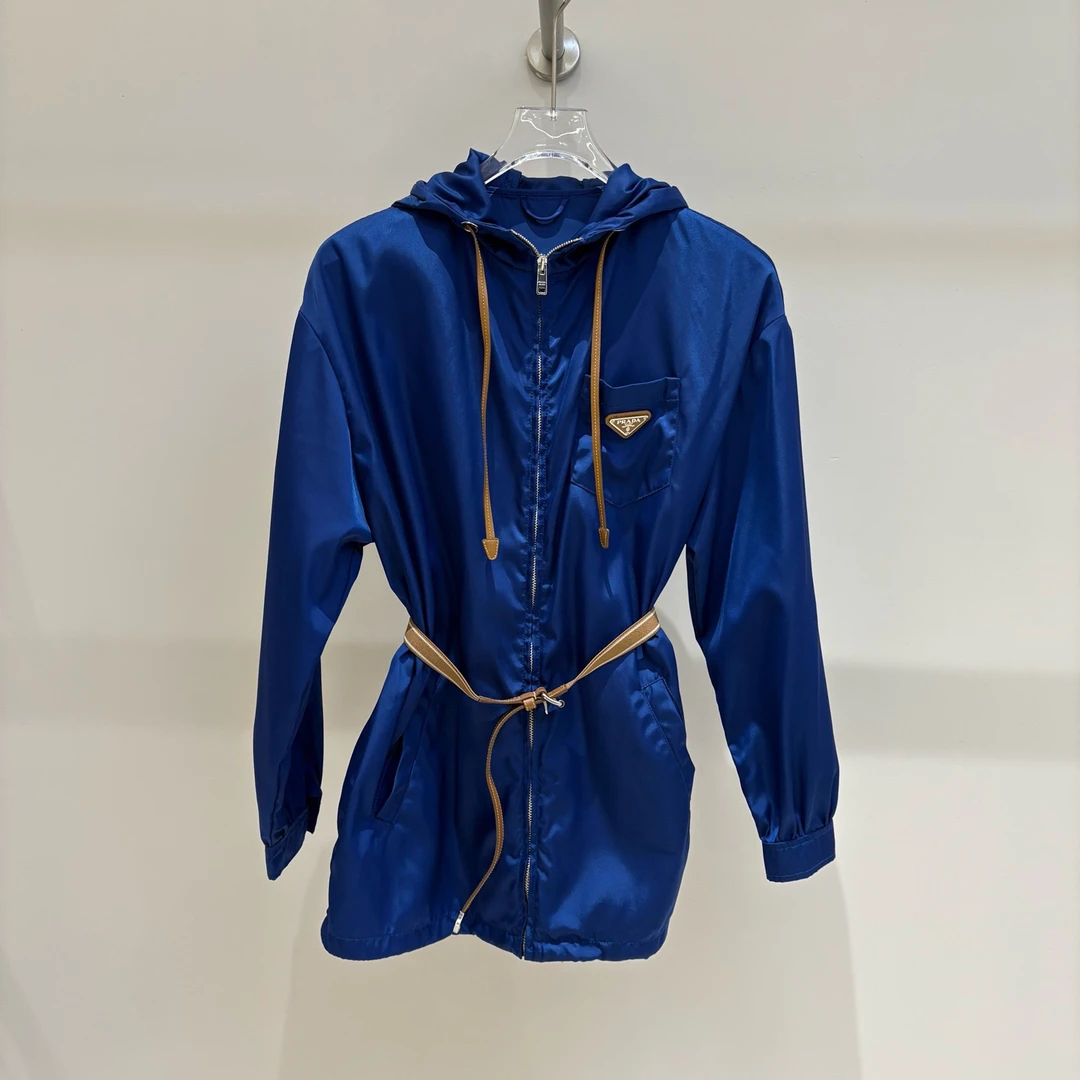 99新 Prada/普拉达 PR2291 徽标抽绳拉链外套38码专柜价16700