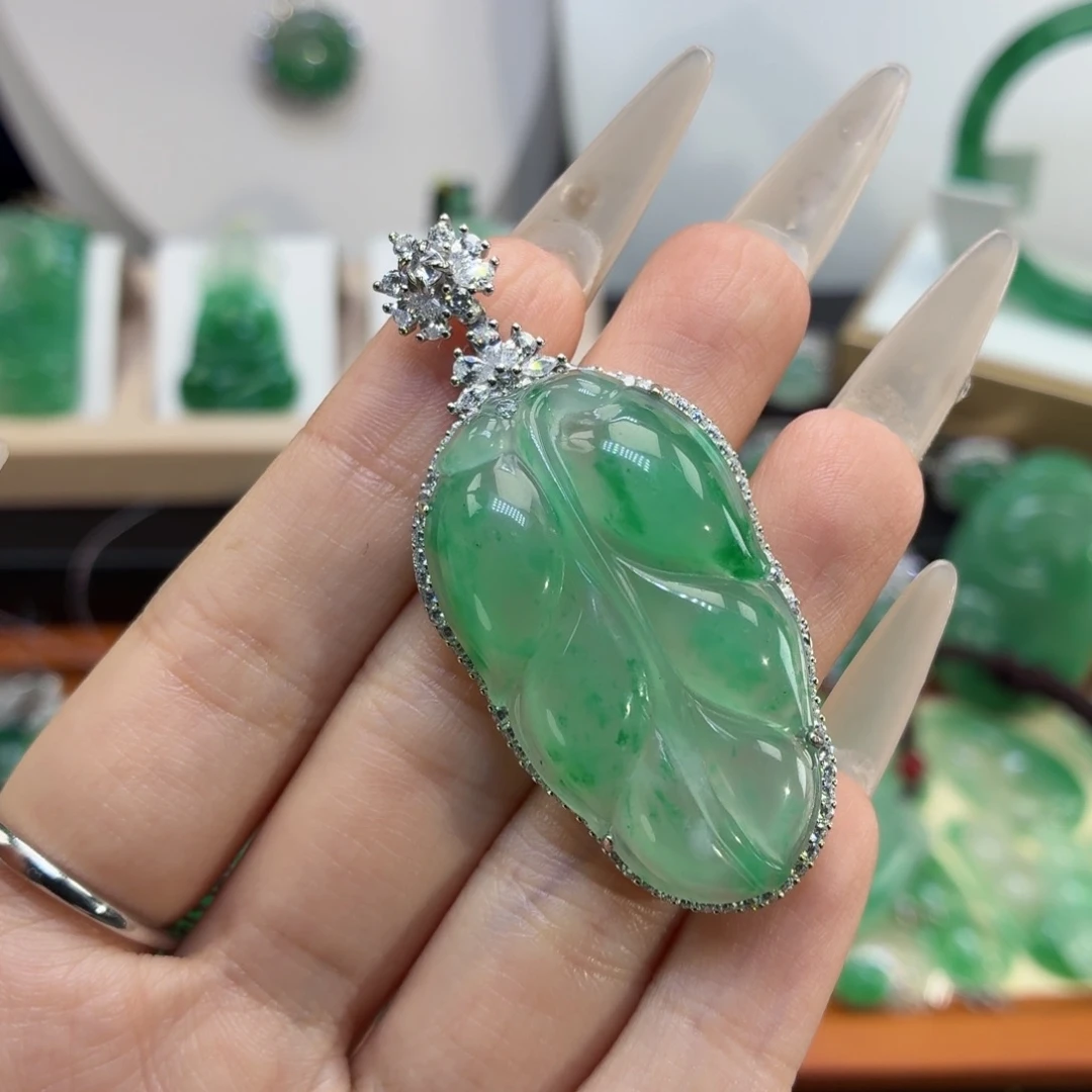 石英质玉（非洲翠）未镶嵌颈饰AB