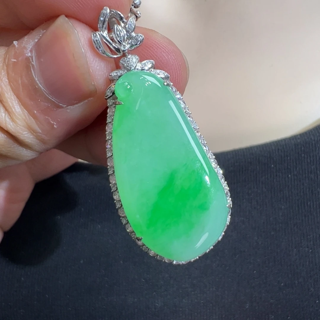 翡翠吊坠(不含链)18K金镶嵌