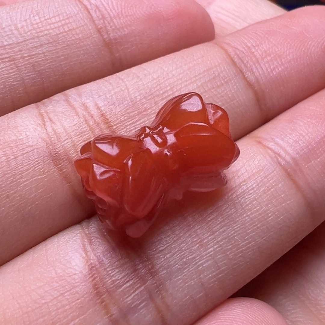 南红玛瑙未镶嵌珠宝奇石并蒂莲