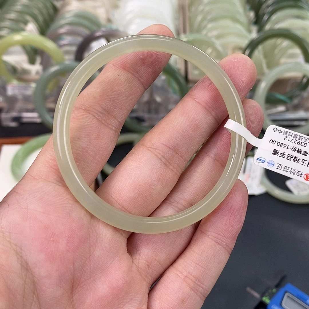 和田玉和田玉手镯未镶嵌5455