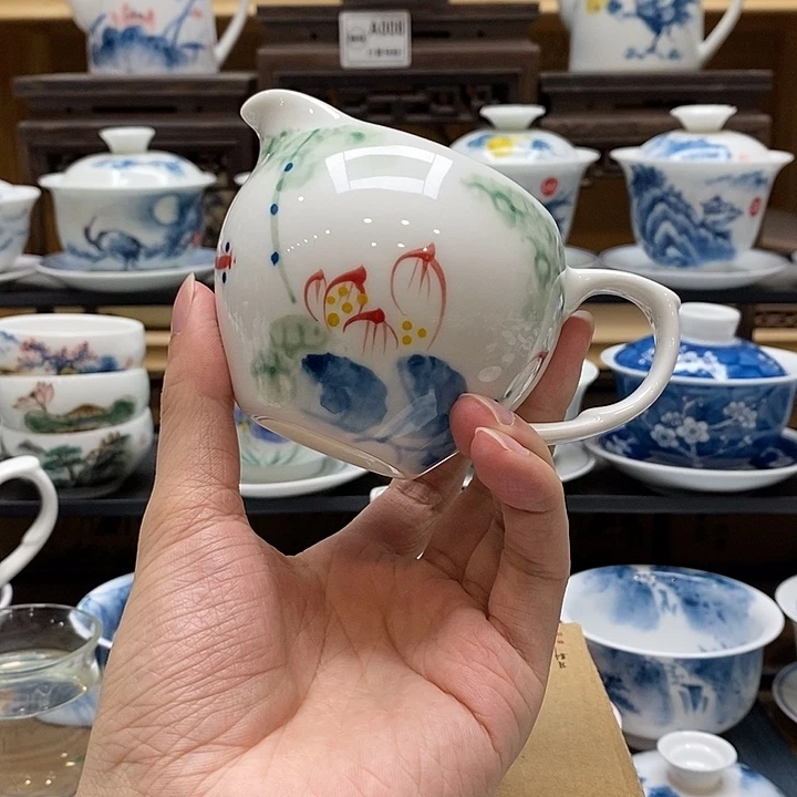 手绘五彩荷花公道杯160cc釉下彩微瑕福利款