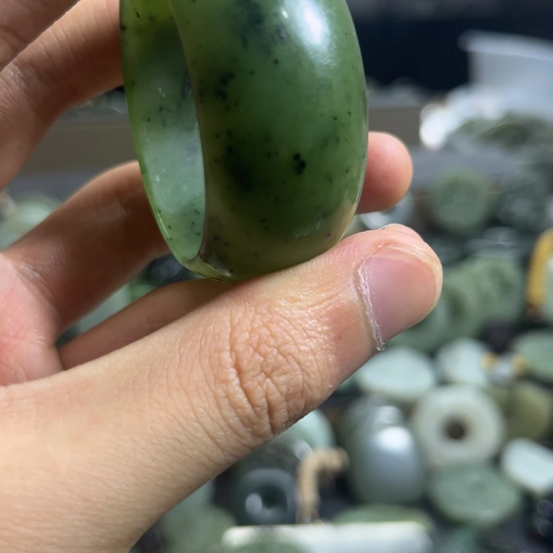 *****和田玉未镶嵌颈饰