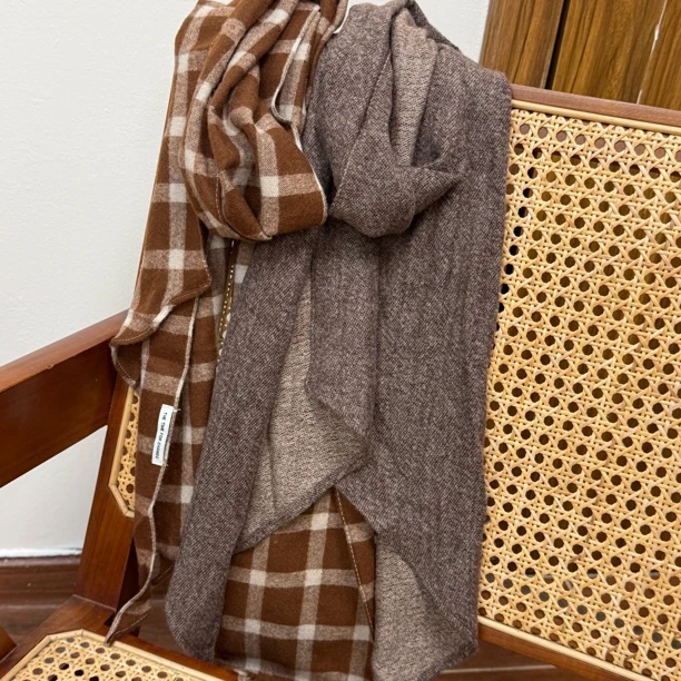 （美拉德小围巾冬季）手感柔软细腻小围巾系脖软糯