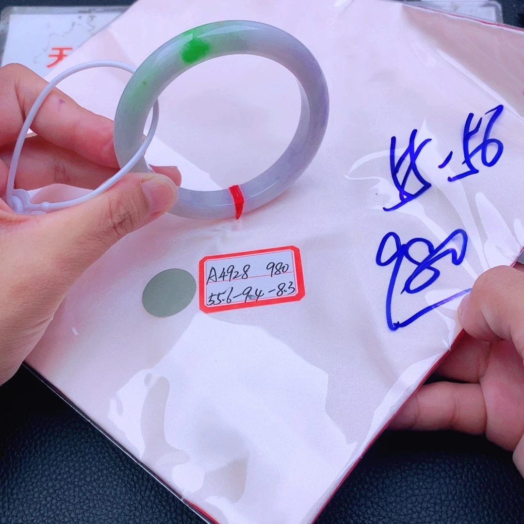 翡翠手镯未镶嵌我