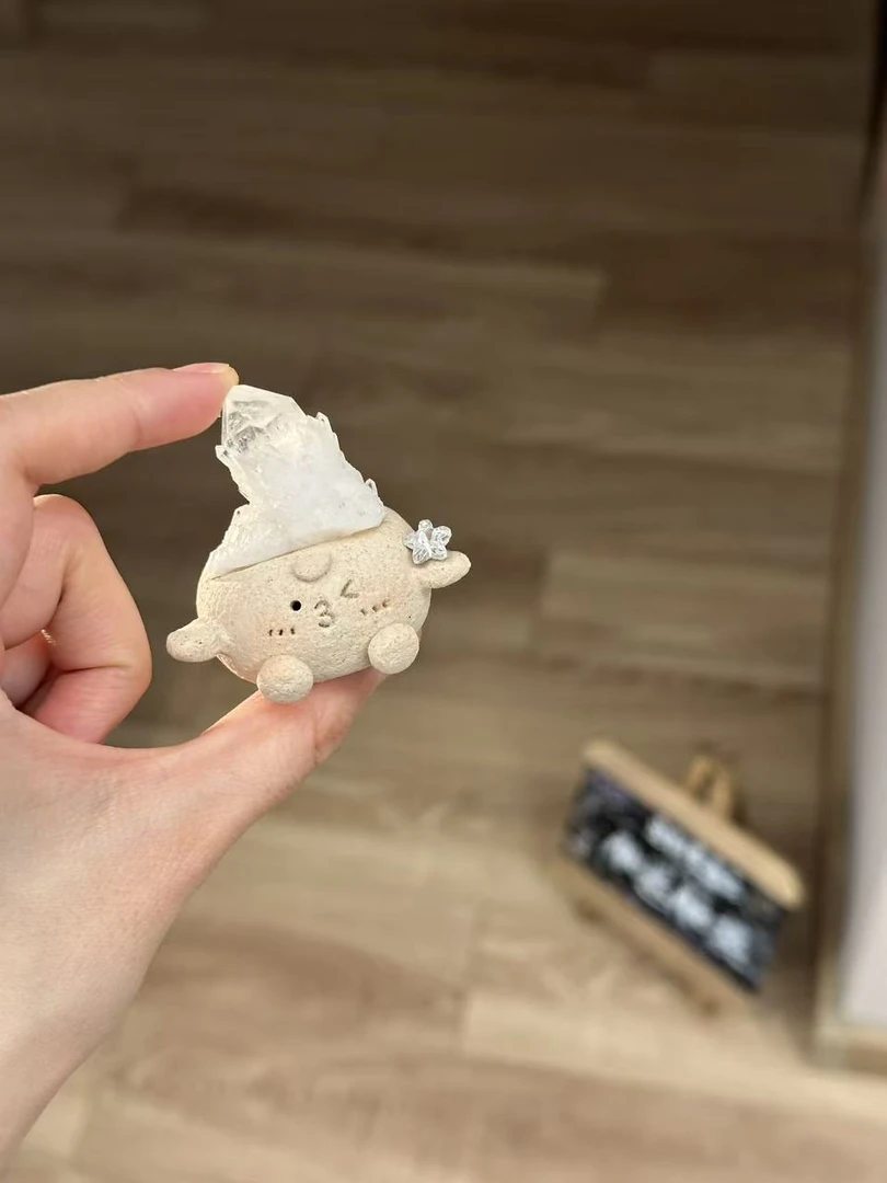 水晶小豆丁可爱白水菠萝簇