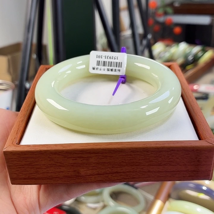 和田玉未镶嵌手镯13。58