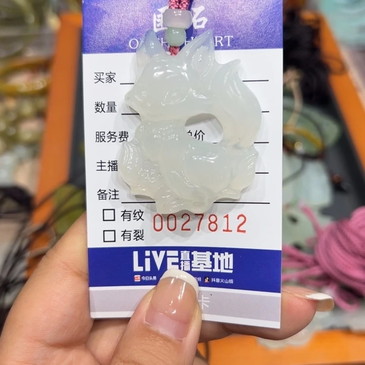 纯***色未镶嵌蛇纹石玉手镯