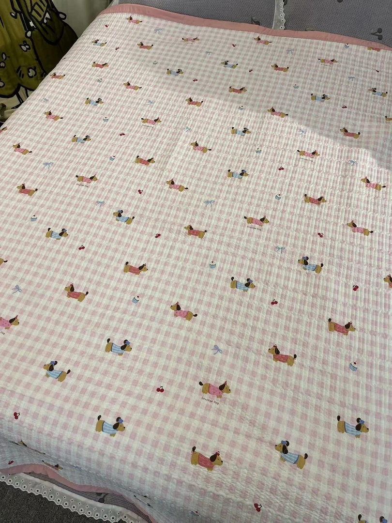 【腊肠狗-粉】200*230cm 母婴级A类四季水洗棉绗缝床盖