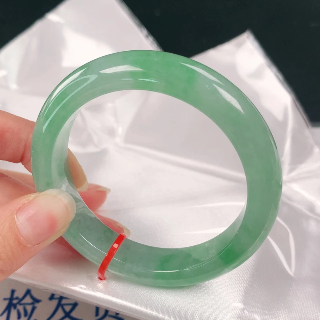 翡翠未镶嵌手镯611