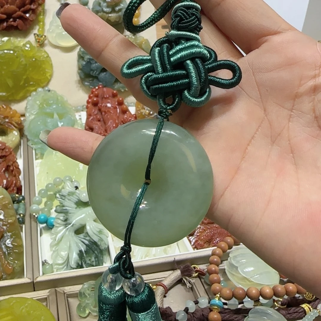 未镶嵌蛇纹石玉吊坠