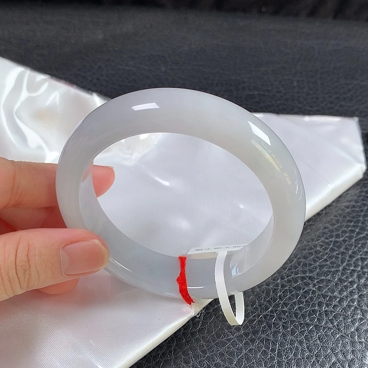 翡翠未镶嵌手镯