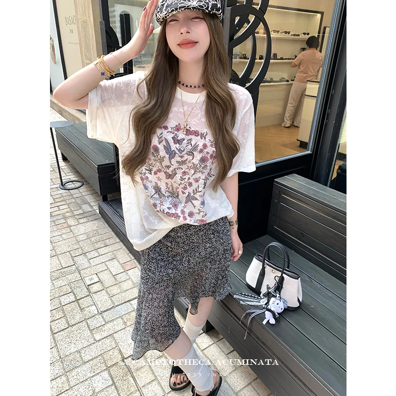 LUU桃喜儿/白色印花圆领宽松薄款T恤女夏短袖针织设计感小众上衣