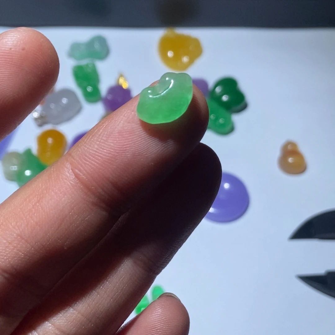 翡翠未镶嵌颈饰吊坠