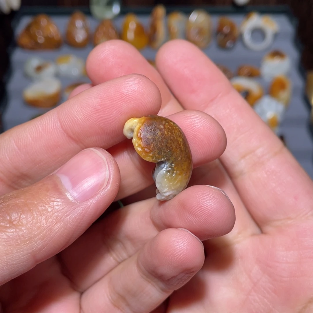 和田玉未镶嵌车挂