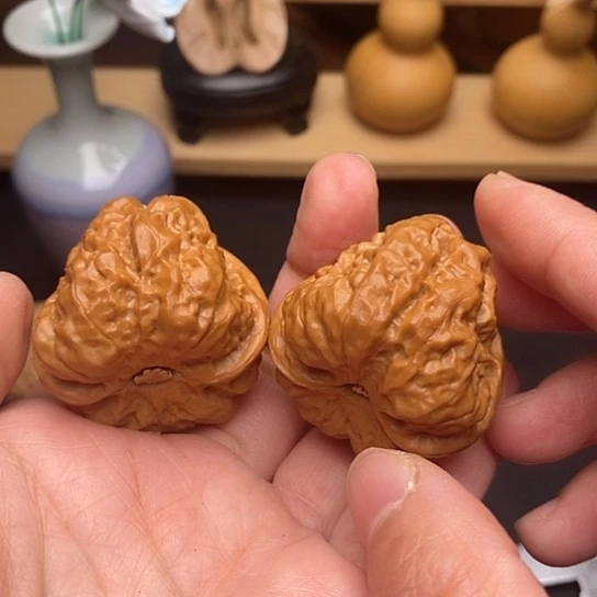 核桃38蛤蟆头手把件