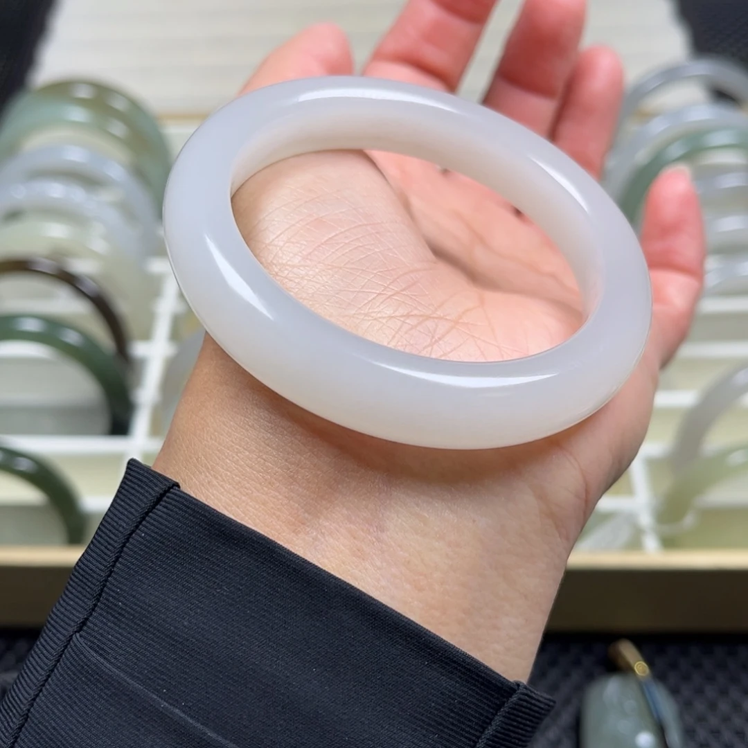 和田玉未镶嵌手镯54圈