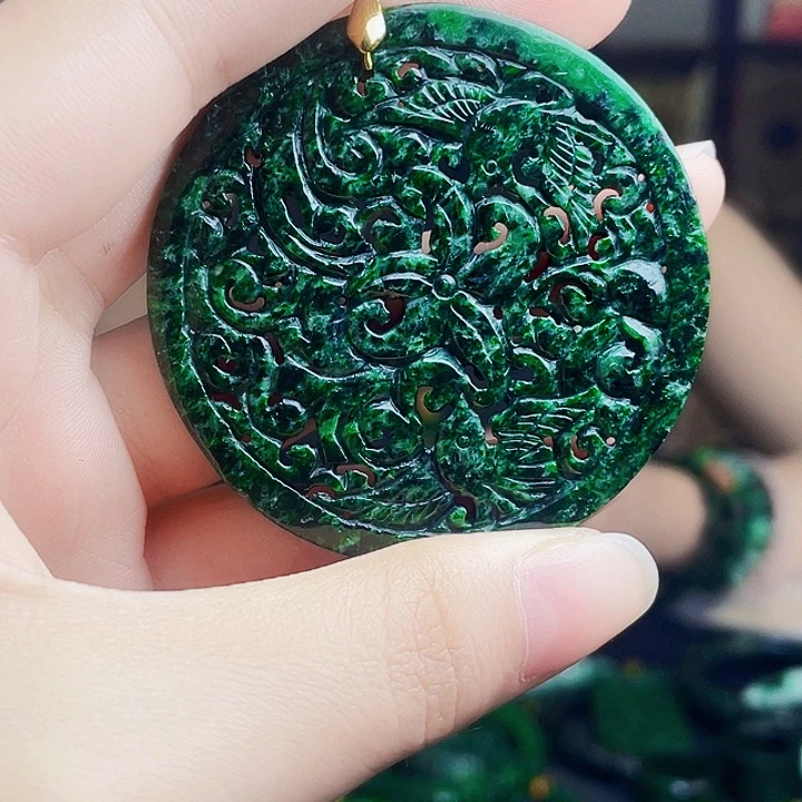 翡翠未镶嵌颈饰多样性