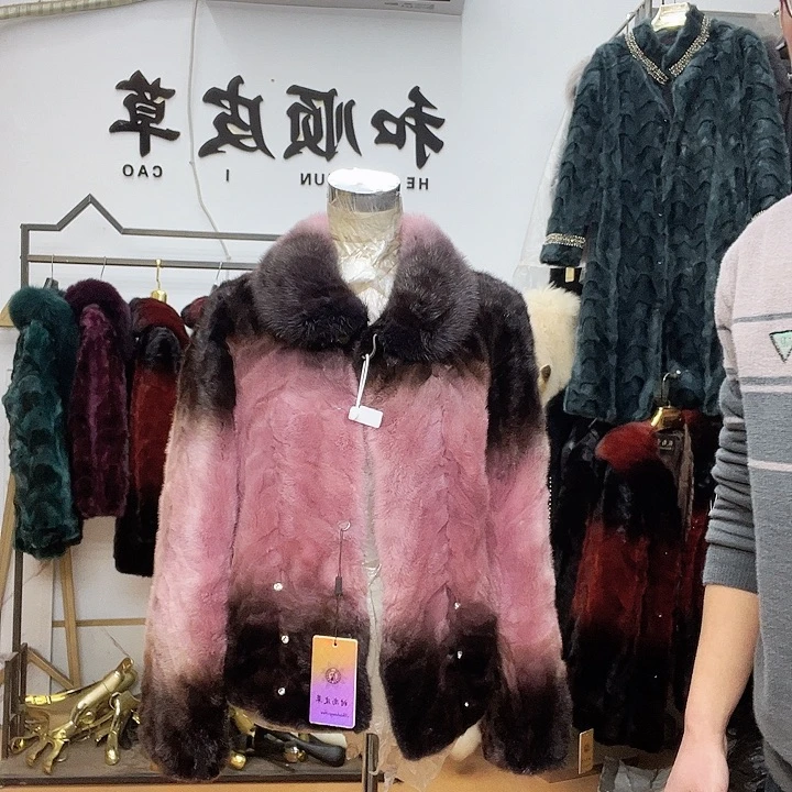 商场断码拼貂衣服