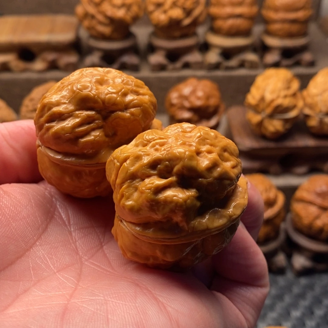 @***叔文玩核桃把件铁核桃