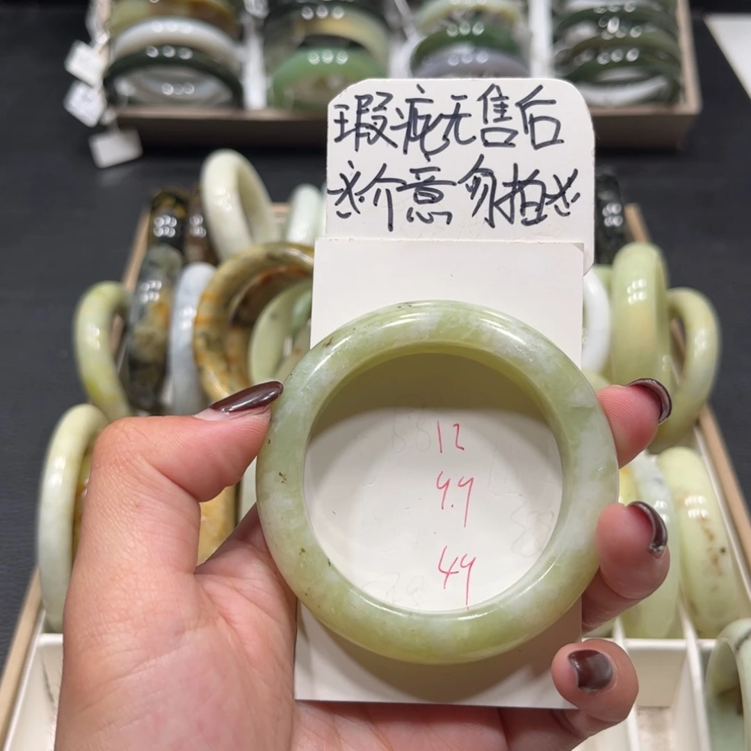 蛇纹石玉未镶嵌手镯