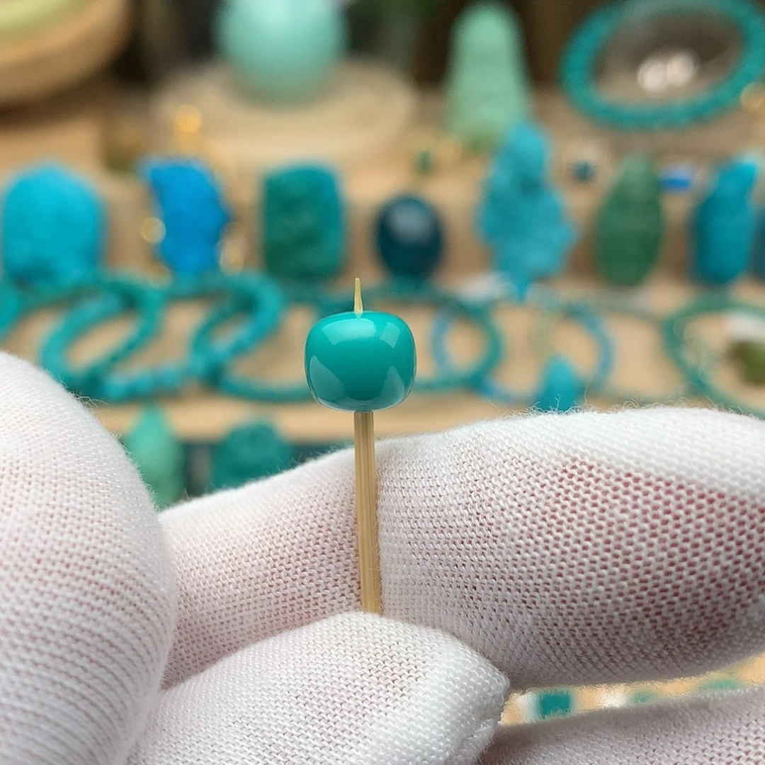 绿松石未镶嵌珠宝奇石