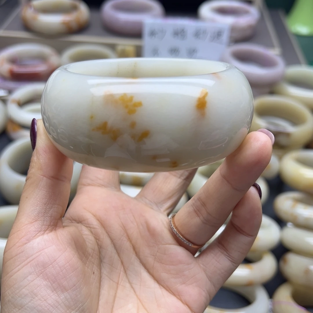 黑***妞石英质玉（佘太翠）未镶嵌手镯手链吊坠