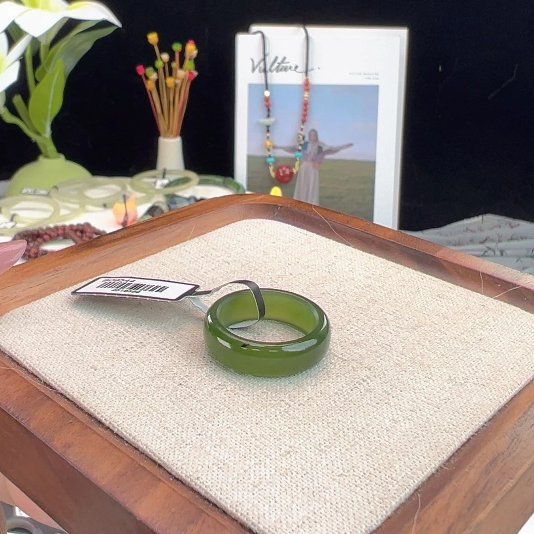 和田玉（糖玉）未镶嵌戒指N5辣绿圆条直径17.8不退换