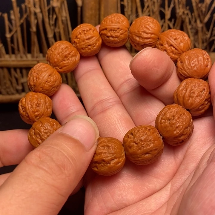 文玩核桃手串绿葡萄了
