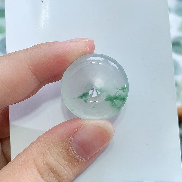翡翠未镶嵌颈饰平安扣