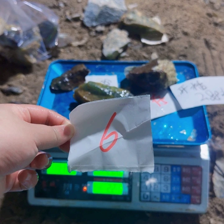 蛇纹石玉未镶嵌原石